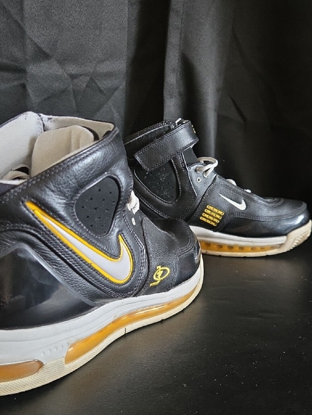Rare Nike Air Max Elite Men’s High-Top Athletic Shoes - Black/White/Gold - Picture 10 of 10